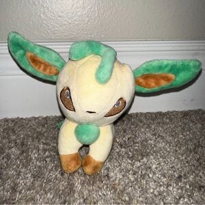 LEAFEON 2010 Nintendo Game Freak Pokemon Center Stuffed Plush  5". CLEAN